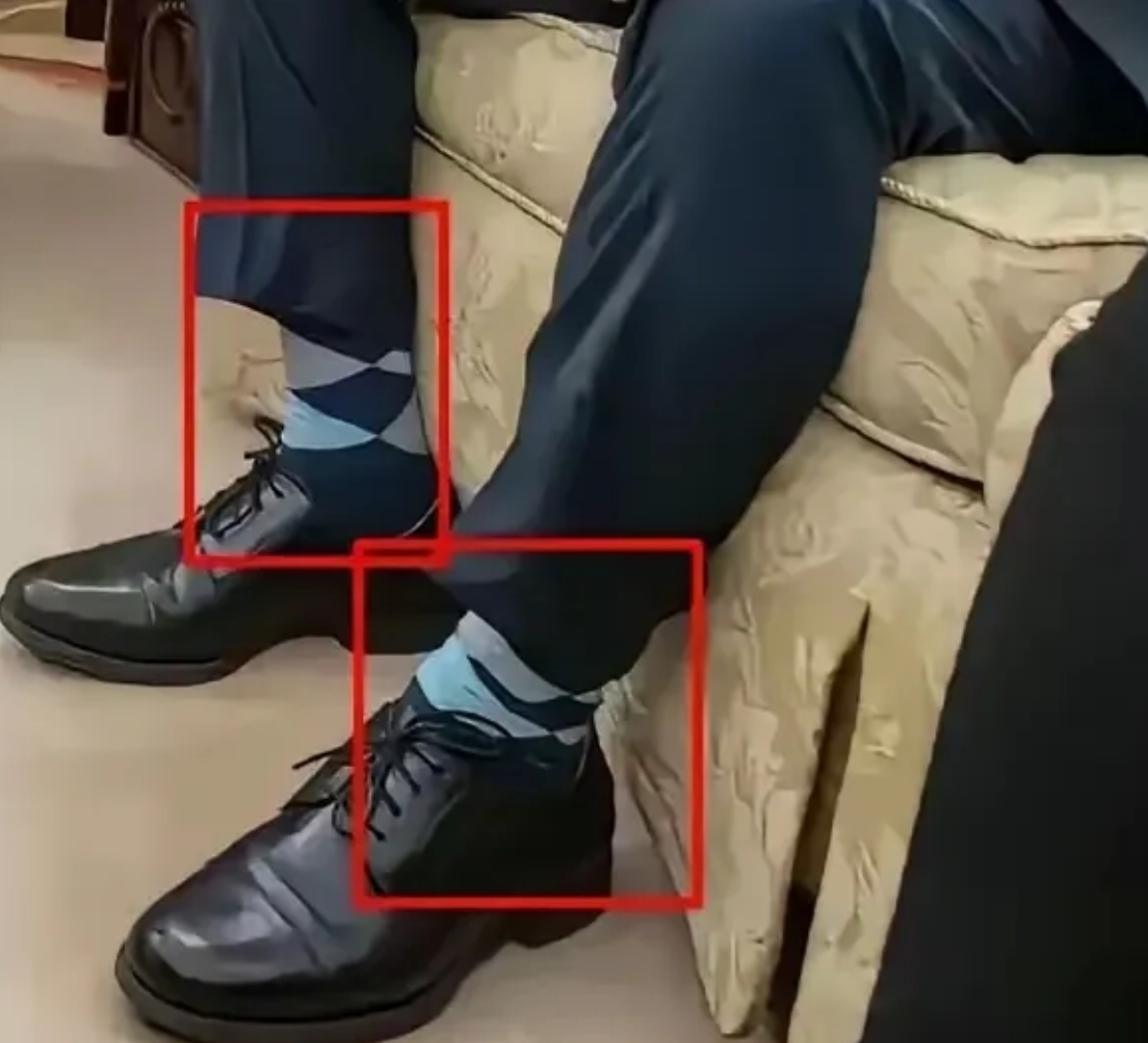 泽连斯基没有穿西装，被美国媒体喷得体无完肤，称为全美人民反感的人。而卢比奥袜子明