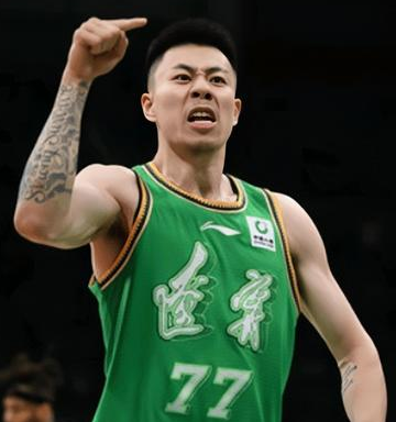 张镇麟：杨鸣指导告诉我去上海不要有高高在上的样子。上海男篮新援张镇麟谈自己加盟上