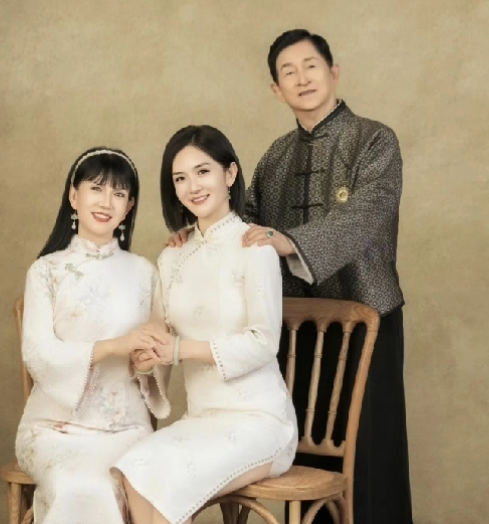 谢娜妈妈，激动落泪！

9月6日下午，谢娜在社交平台发文，从文字中不难发现，谢娜