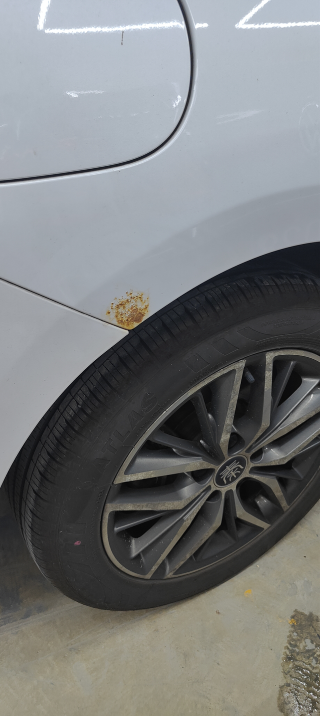 不到三年 车身锈的不成样子
22年13万买的秦plus 去年就开始陆陆续续地有地