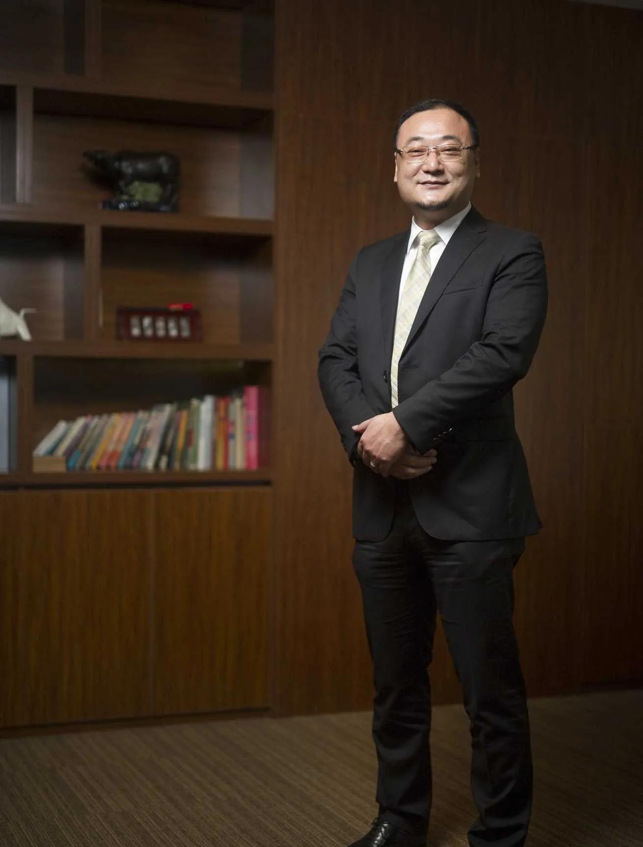 天呐，又一个坠楼身亡的。
知名整装品牌靓家居创始人曾总采取极端方式结束生命。年仅