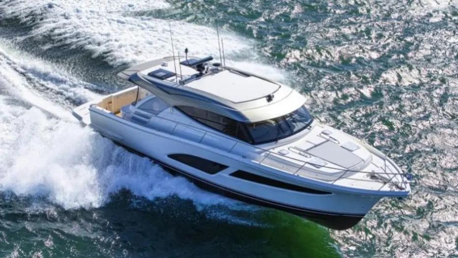 里维埃拉（Riviera）465SUV硬顶运动游艇，参考价格1100万元