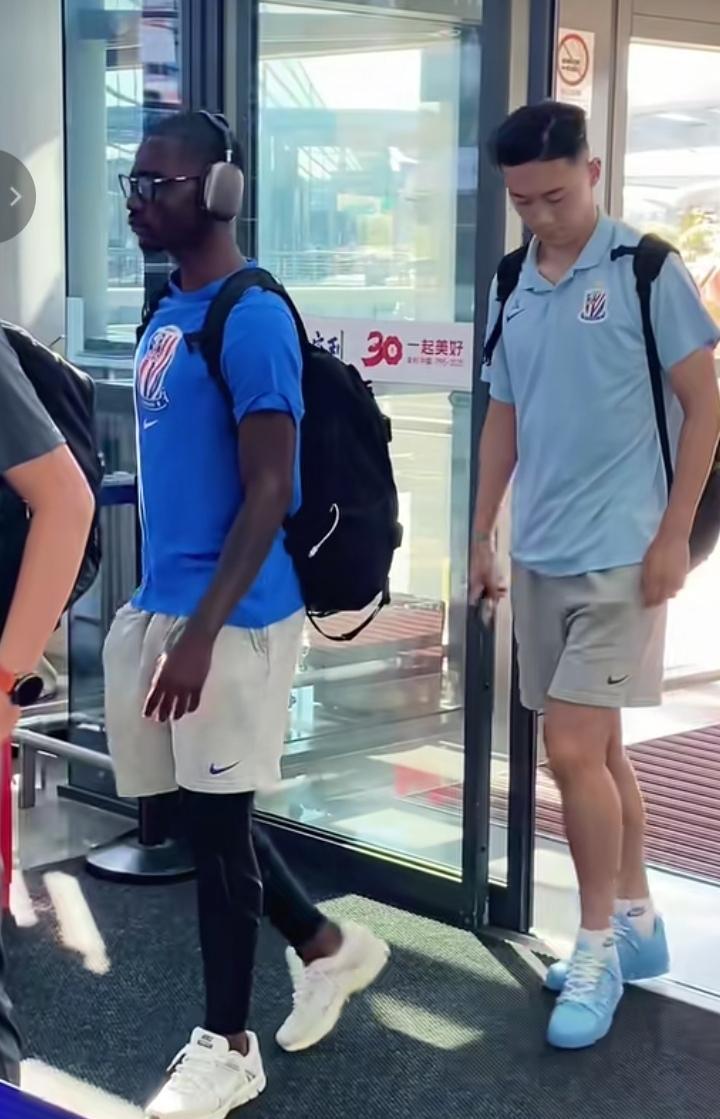 申花踏上武汉之旅！吴曦还是一起随队出征！这场吴曦会不会复出呢？这场比赛又有不少申
