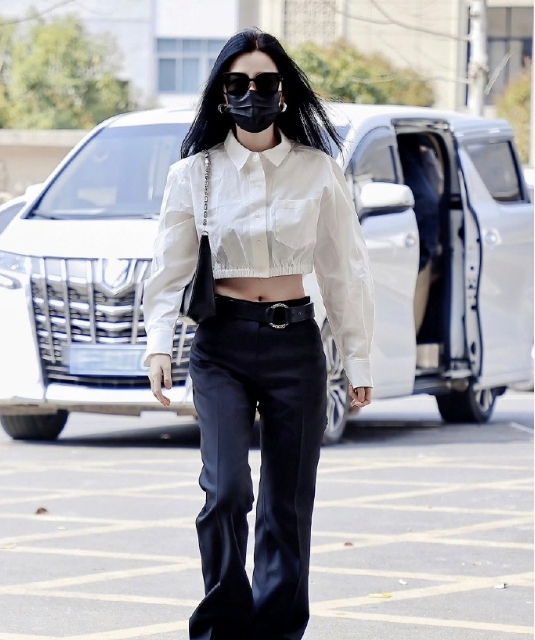 我的天？虞书欣出发进组云初令了👑👑
剧粉狂喜 啊啊啊 我的横店时装秀
我要看