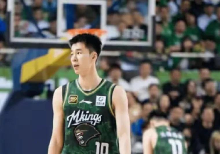 同曦被横扫！郭昊文太拉胯22投仅5中
同曦队季后赛首秀，首战111-118输球，