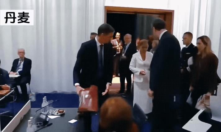 中国人喜欢的577却在西方国家眼里遭到无视。他在丹麦参加一场由西方国家主导的国际