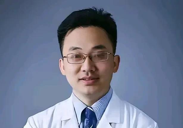 肖飞的职业生涯与人生就此坠入谷底。随着医师执业证书被吊销和五年行业禁入的处罚落地