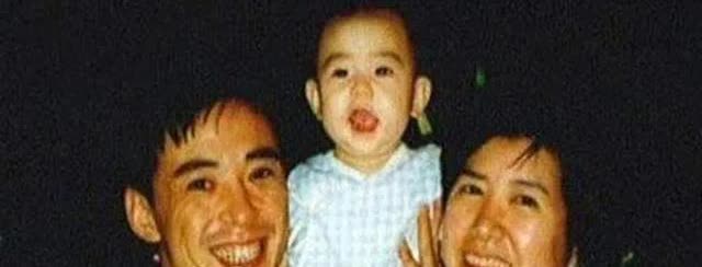 于魁智父爱如山
2025年春节期间，于魁智曾与儿子及京剧搭档李胜素同台献唱，媒