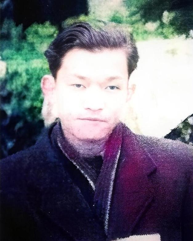 1949年，军统少将正在街上闲逛，忽然看到一个过去认识的地下党很眼熟，大喜过望，
