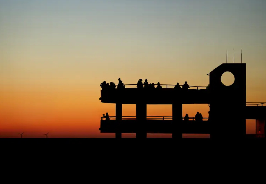 继“躺平式干部”“侧卧式干部”之后，最近又出来个“冰箱式干部”的新提法