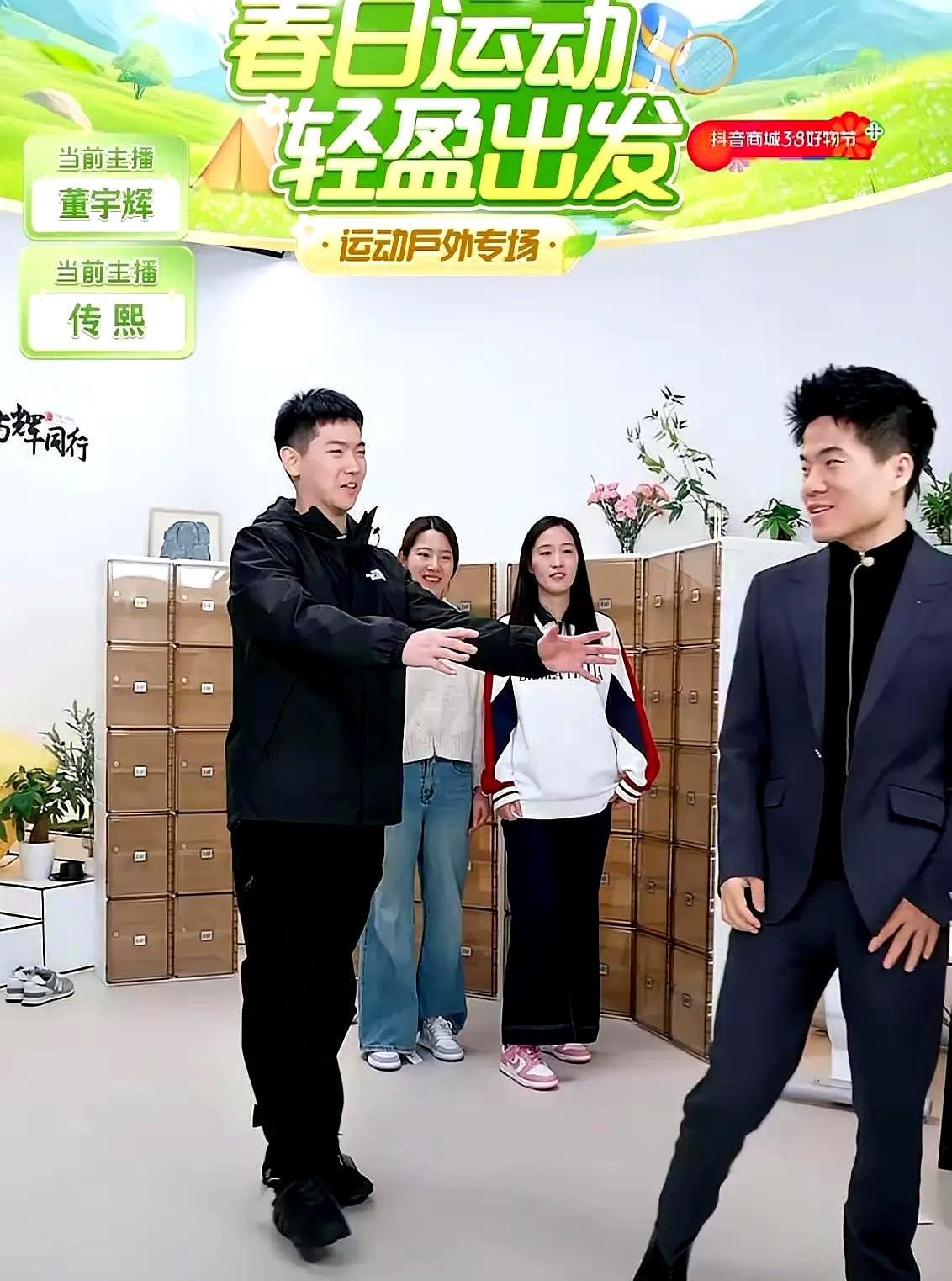 直播间里突然冲进来个小炮弹,把主播都撞歪了,观众都笑疯了。这场面太真实了,比那些