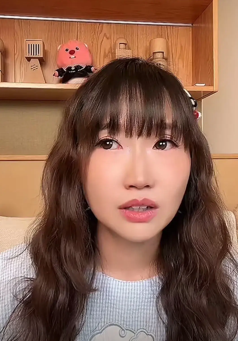 总结《再见爱人4》的嘉宾里麦琳在直播间自曝节目后过得并不好的几个原因:
1.综艺
