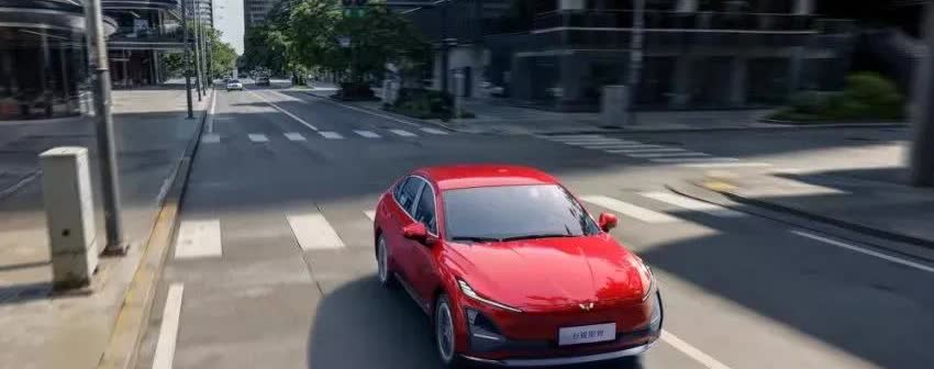 这就是现实啊！
6％家庭，买50万元以上的车；
12％家庭，买20~50万元