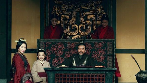 25岁，爱在人间：权力的阴影，曹操杀妾的隐秘