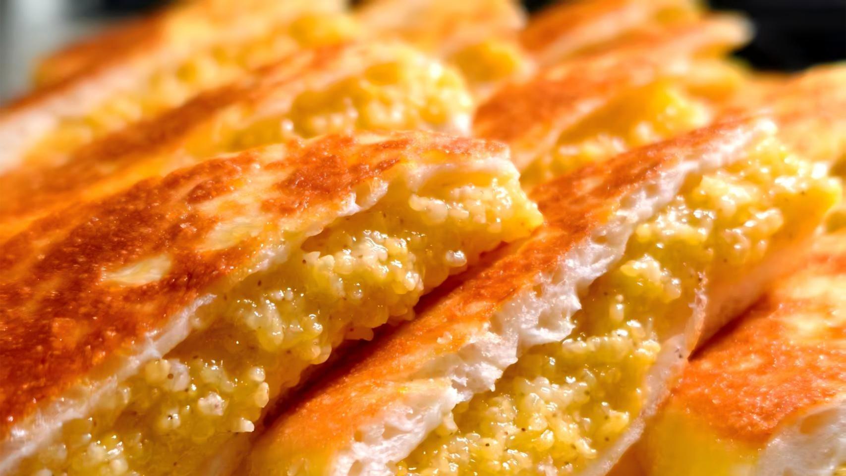 救命！我家饭渣娃居然主动扒饭了