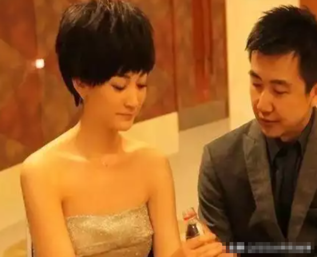 梅婷养了他6年，李小冉为他怀孕，55岁娶小娇妻，他是圈内真正的狠人