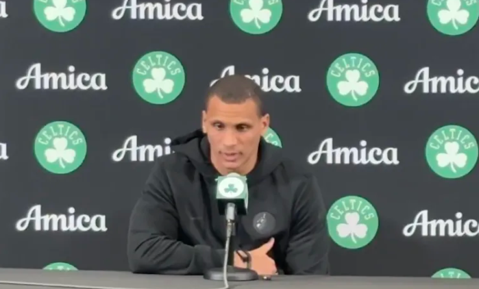 NBA杯小组赛，凯尔特人将主场挑战篮网。
凯尔特人主帅乔-马祖拉接受了记者采访。