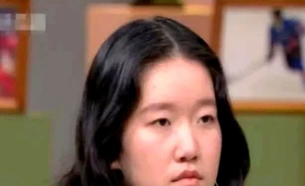 巴图同父异母的妹妹英闻笛最近引发热议，谁能想到这姑娘和哥哥英如镝是亲兄妹，基因却