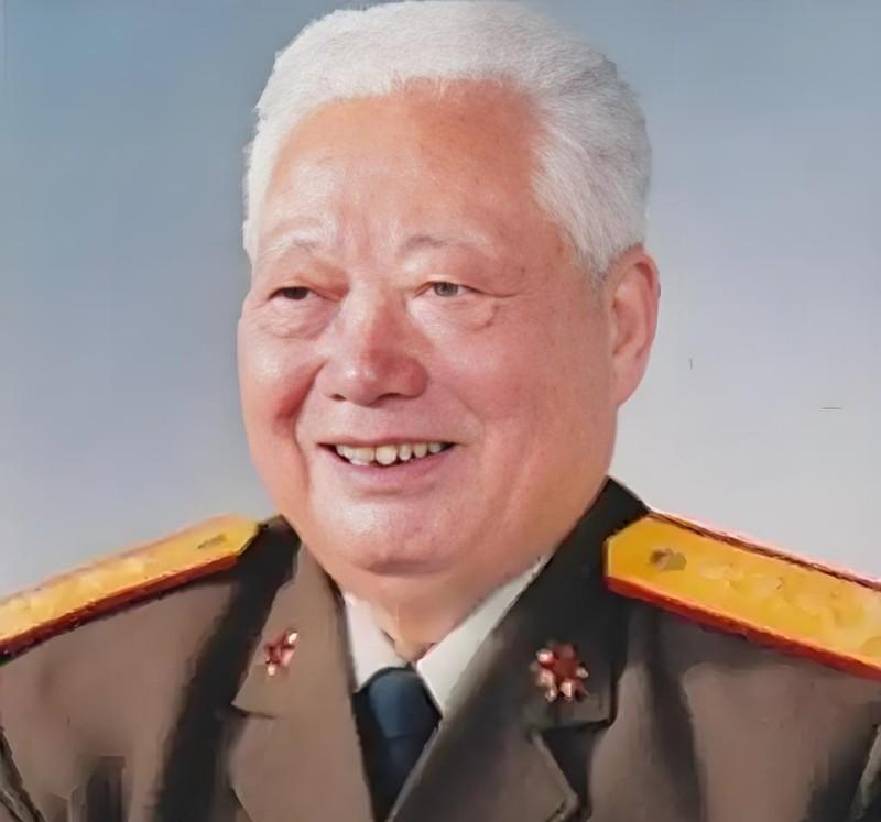 1950年3月，韩先楚焦急地看着118师指挥员：“谁愿意带队强行登岛？”下面一片
