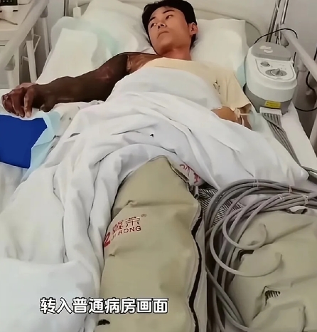 惊险！重庆二十多岁外卖员被五步蛇咬伤后3小时血流不止，县医院医生通过对此蛇的照片