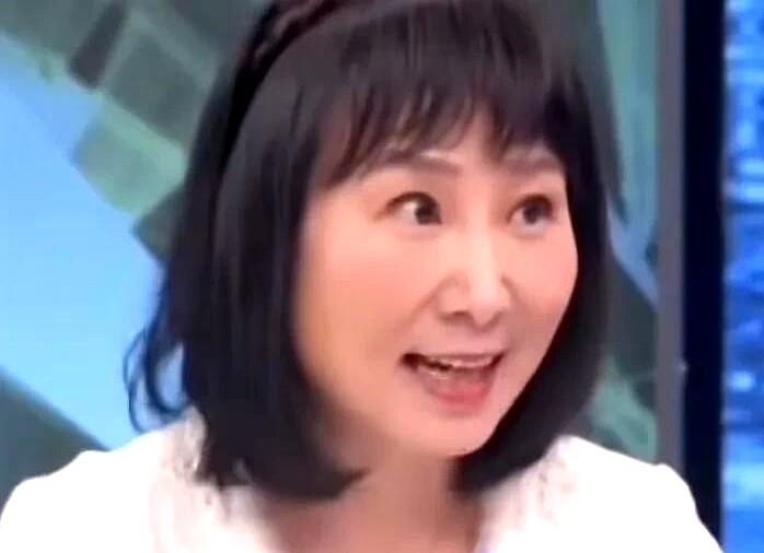 汪小菲这波操作真是让全网吃瓜群众惊掉下巴！ 昨天法院一开庭，他直接掏出四十多张消