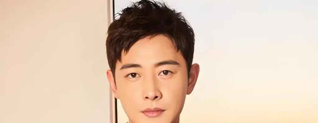 今天来聊聊罗晋和孩子姓氏这事儿！据说罗晋和唐嫣有了宝宝后，一开始罗晋对孩子跟谁姓