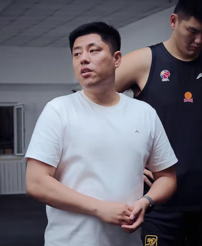 山西汾酒男篮开始集结训练，国内队员基本已到位，只是外援不知会做如何安排？
6月2