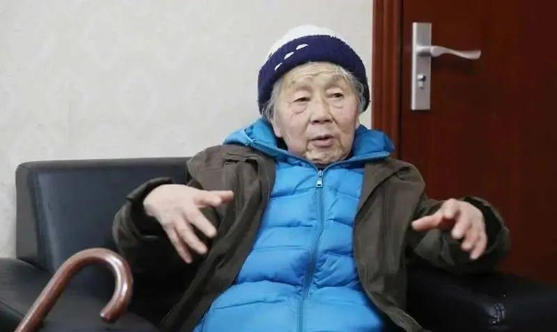 “手里握着几百万现金，每月还领着10000元退休金”上海一91岁老太太手握巨款，