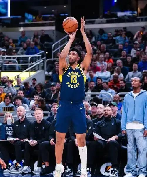 这个步行者球员很关键！
NBA出名的流浪汉，托尼布拉德利，先后在湖人、公牛、爵士