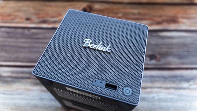 「极致设计」零刻 ME Pro 存储型 PC/NAS 上手体验