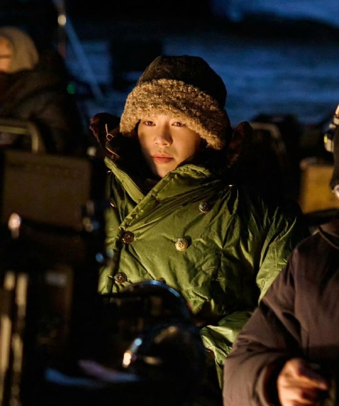 于适自导自演的作品，是他演员气质与导演思维的双重投射。那些精心设计的画面——比如