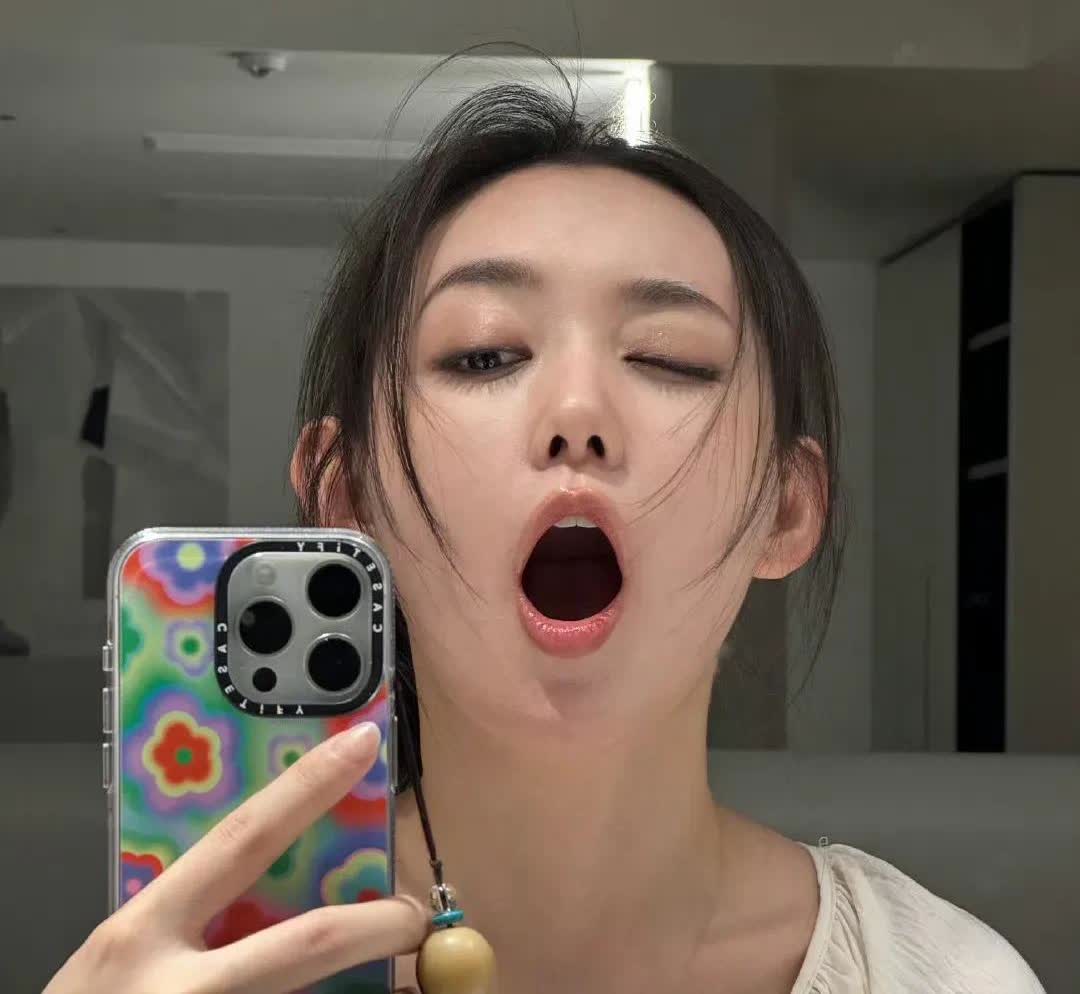 蒋依依，155cm，古灵精怪。