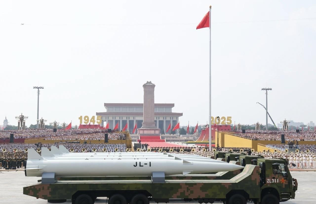 JL-1惊雷空射核导弹的载具是啥呢？它这么大的体格子，恐怕不是轰6K、轰6N能带