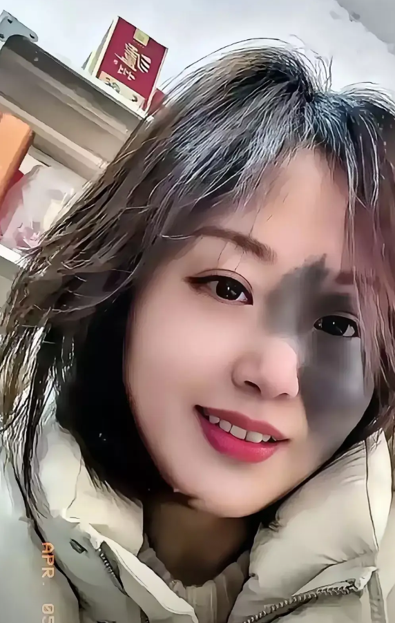 江苏，有一名女子在网上哭诉，自己的左脸以及眼睛部位，有一块巴掌大的黑色胎记。因为