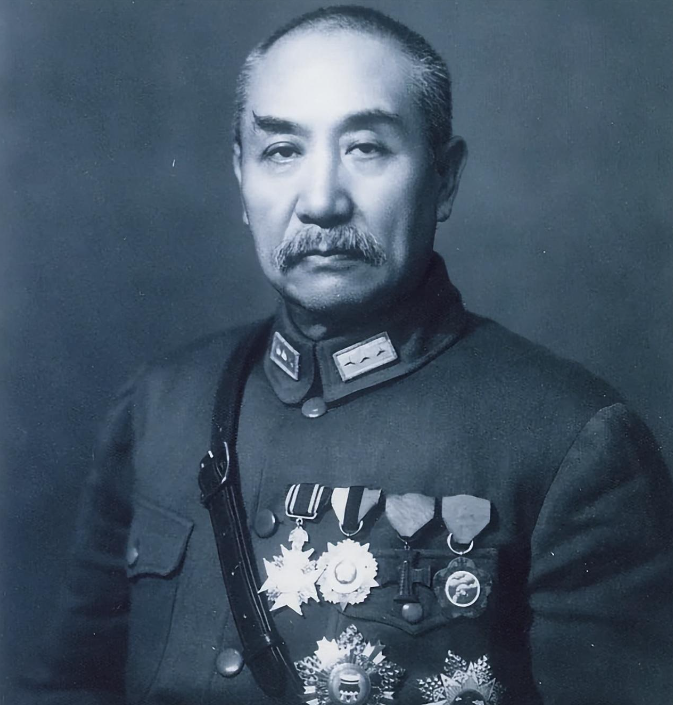 1914年，在岳父的安排下，31岁的阎锡山迎娶14岁的小妾。新婚之夜，阎锡山告诉