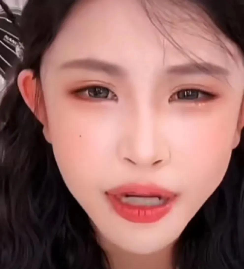 猫妹妹讲述和达少的第一次，来应聘我助理就爬上了床！
          控制不住
