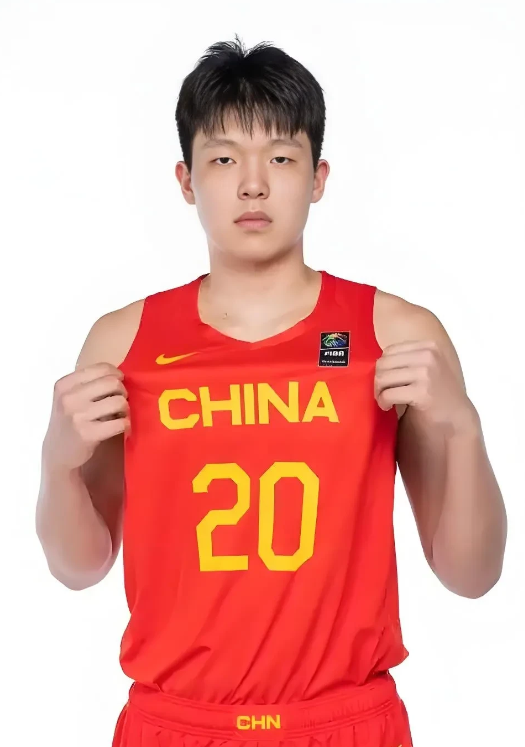 期待！中国又一名篮球新星于今日的NBA选秀大会中崭露头角！北京时间今天上午8点，