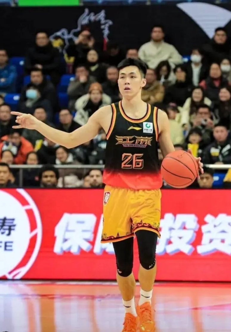 CBA江苏肯帝亚怎么一下子冒起了一连串的大