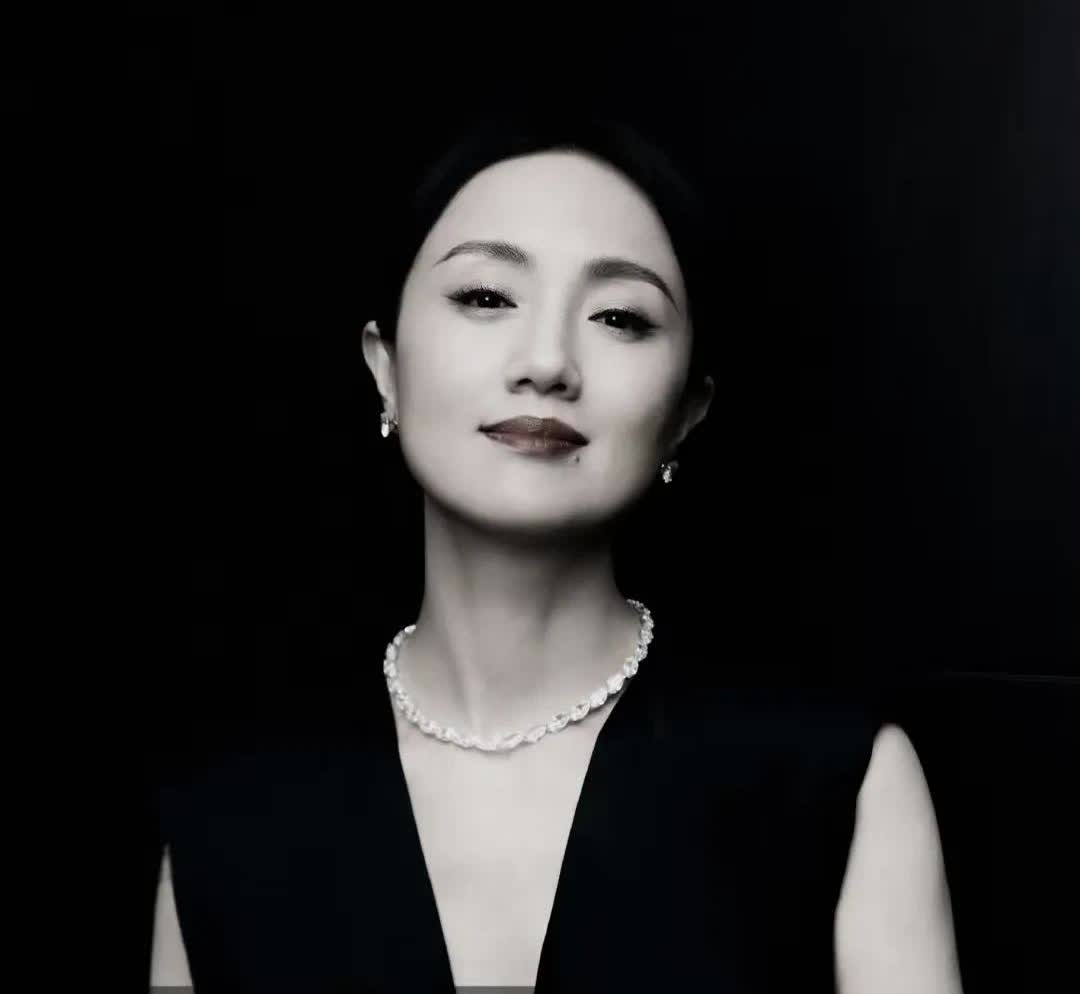 震惊我了，太突然了!当看到这个消息的时候无法接受！脑子里突然回忆到她和辛柏青，李