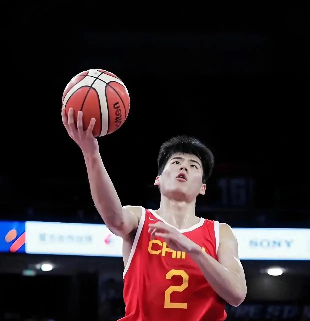杜锋喜忧参半！



广东男篮与德国维尔茨堡队的比赛中，陈家政、王洪泽、杨溢三位