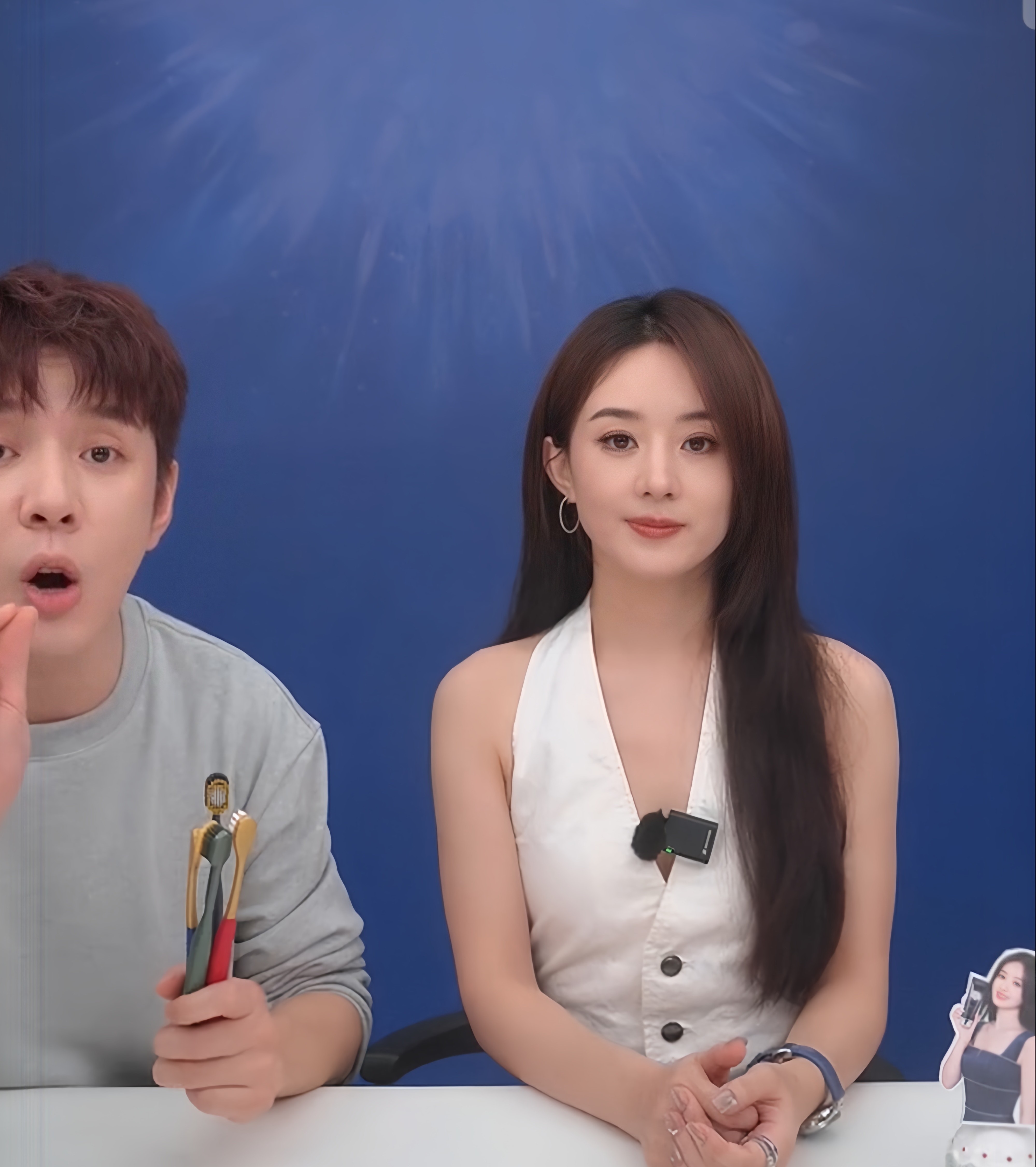 赵丽颖的团队应该意识到了
虽然她长得漂亮
演技也好，还去过很多大场合，但是她真心
