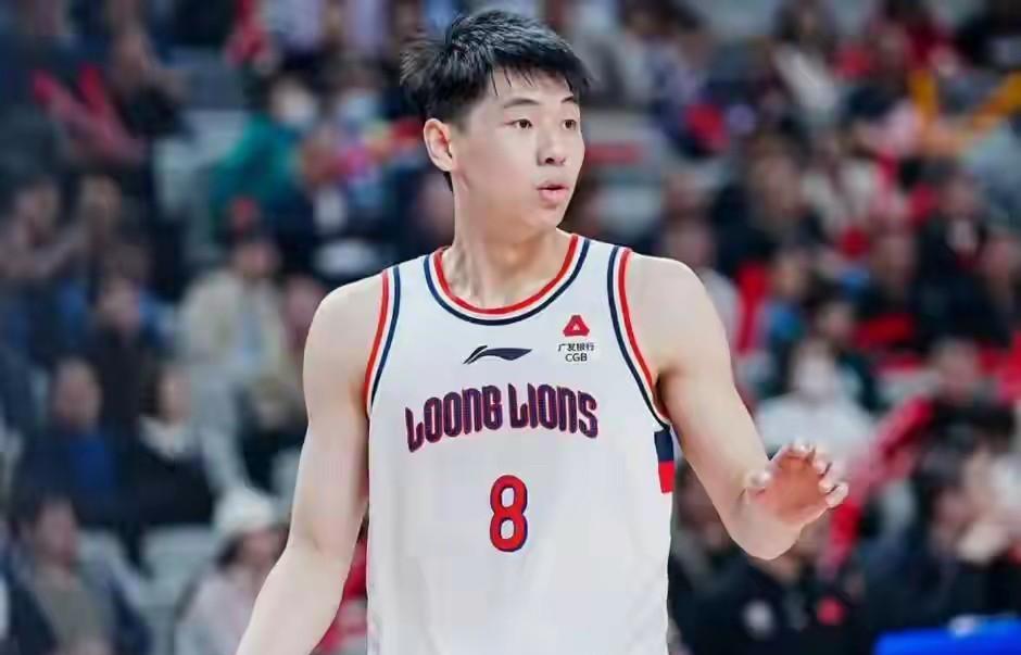 广东男篮于休赛期有希望签下崔永熙，俱乐部通过交易来增强球队的整体实力，用徐杰去交