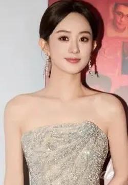 一直觉得明星为了博眼球，都爱染些夸张发色，像赵丽颖之前的粉发就很吸睛。可谁能想到