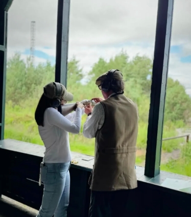 汪圆圆的面相看着比以前苦了，而她姐姐的面相更舒展，记得她以前面相很好，现在变化这