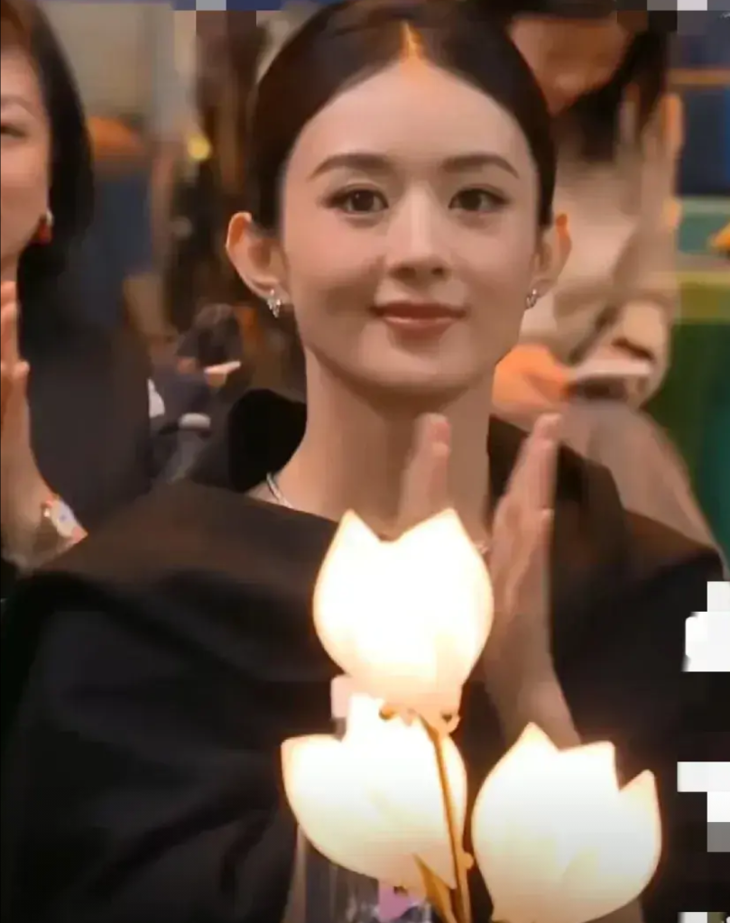白玉兰陪跑这件事，赵丽颖已经经历3次了。

第一次以《花千骨》获得提名，最终孙俪
