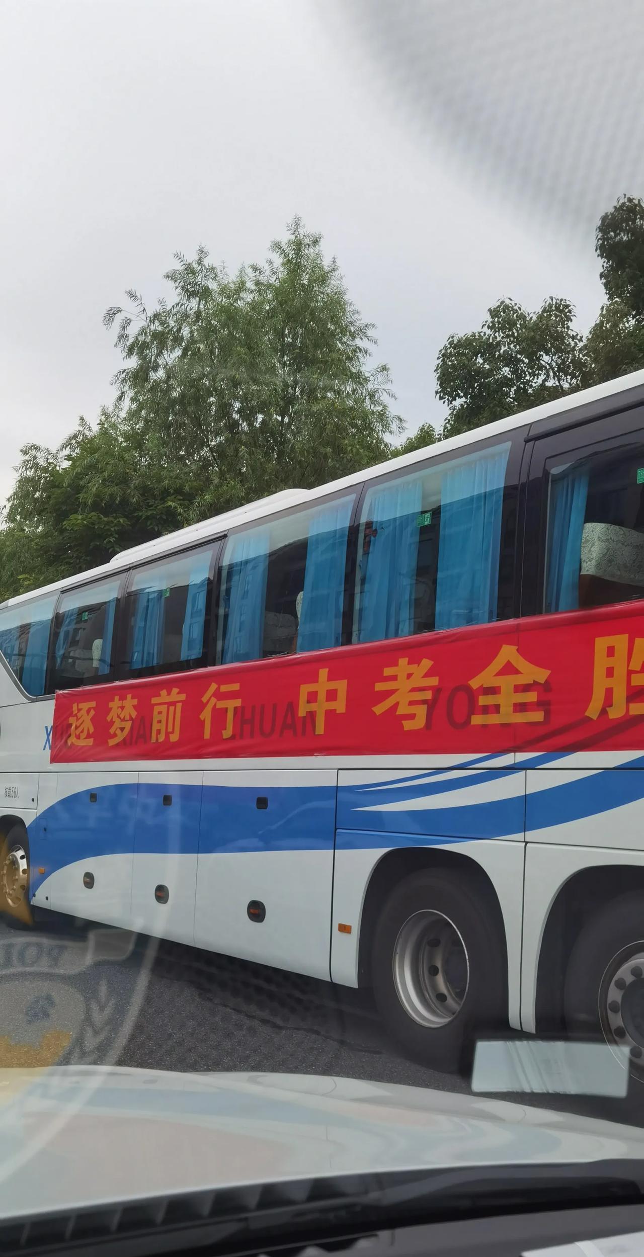 中国唯一的两个行业，只收钱，不用交付结果，就算效果不好，你还得笑着说自己不好！你