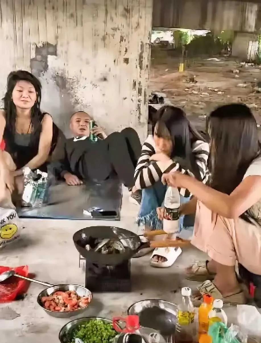 有点钱了，这叫体现生活。