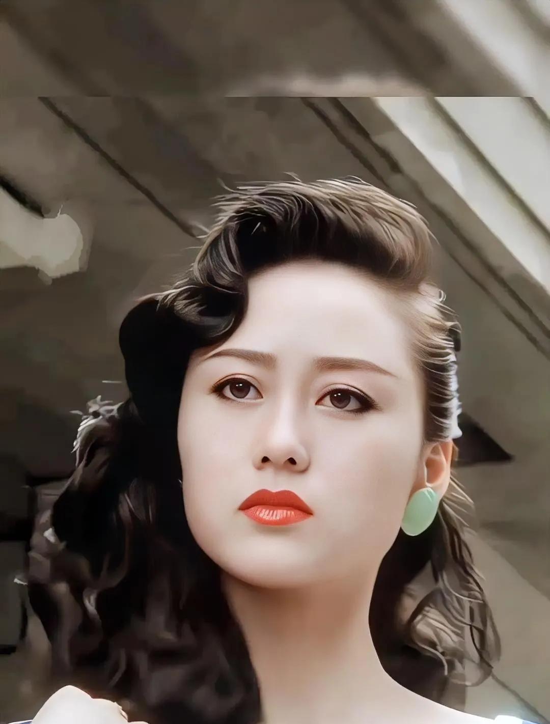 前世的五百次回眸 
   只为今生灿烂的季节
   盛开于常你经过的地方……