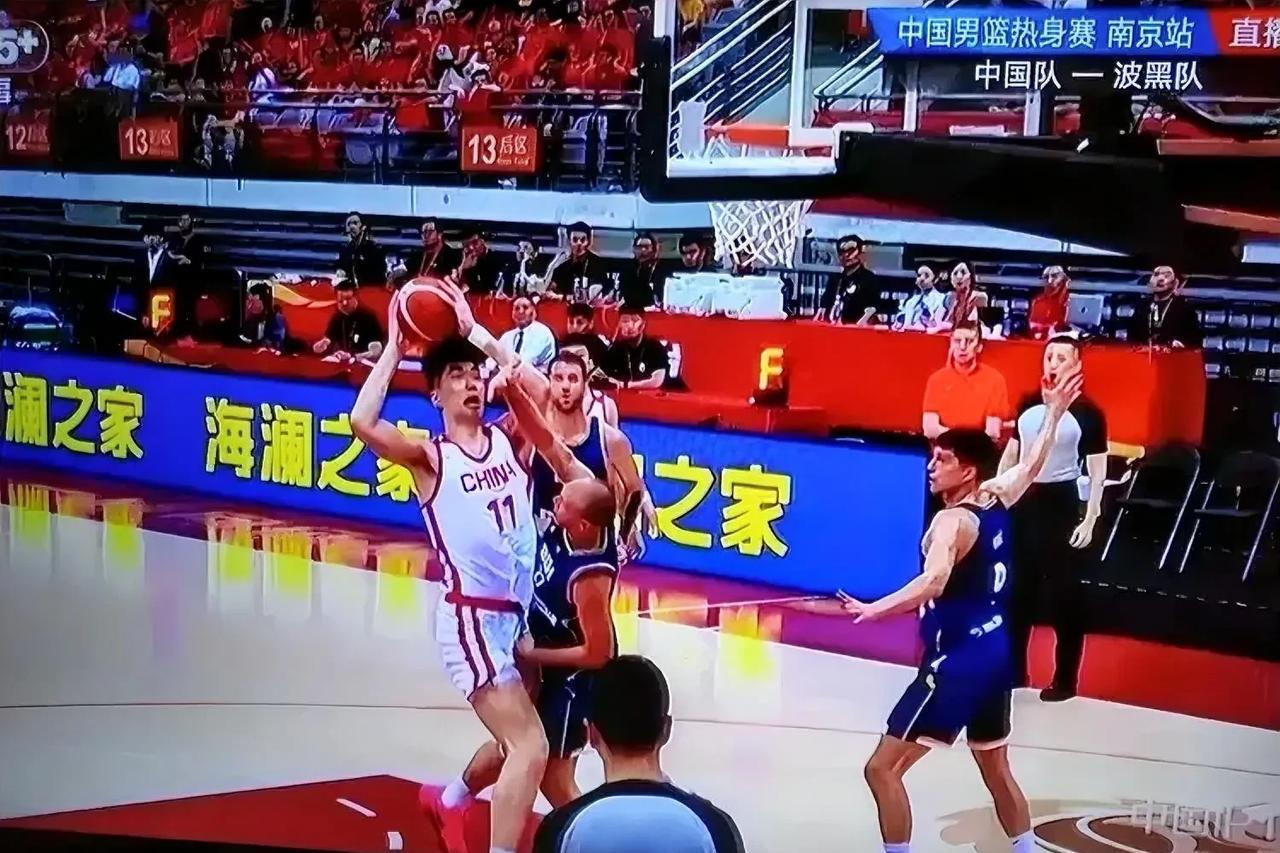 真不愿意看到中国男篮亚洲杯步入女篮后尘。女篮热身赛的时候，打得风生水起，一路高歌