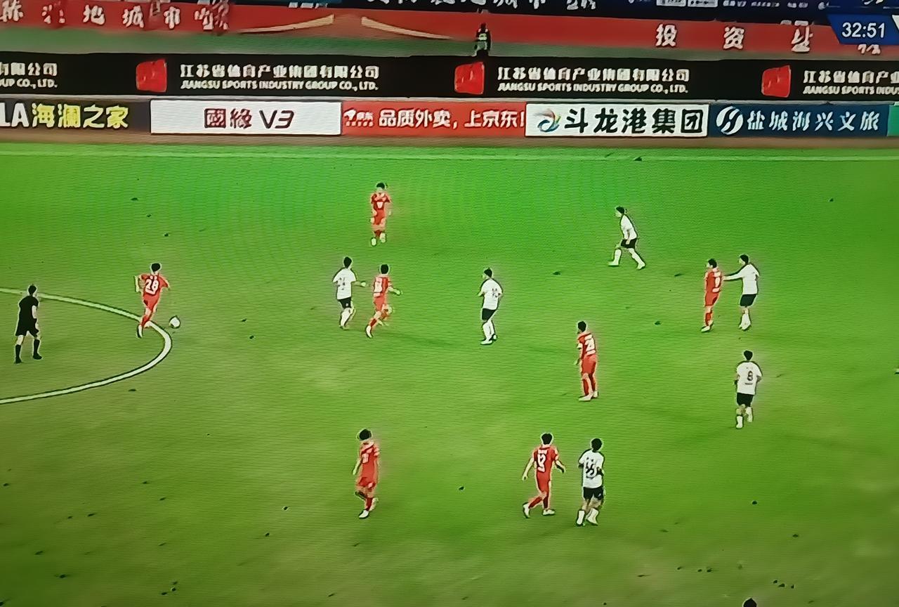 苏超和类似苏超的城市业余联赛球员该不该拿工资？
我的答案是：可以适当给予补贴，但